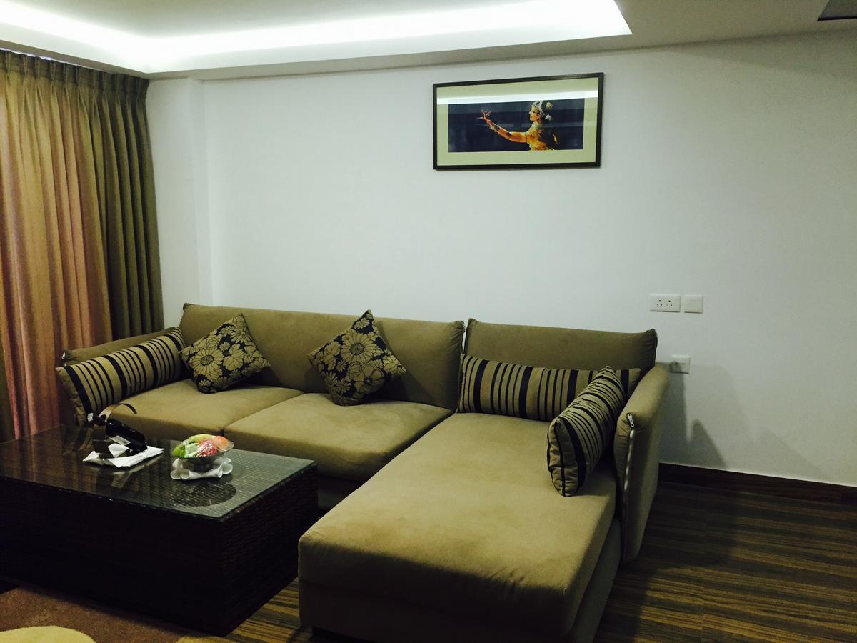 KGA Elite Continental Hotel Tiruvalla Esterno foto