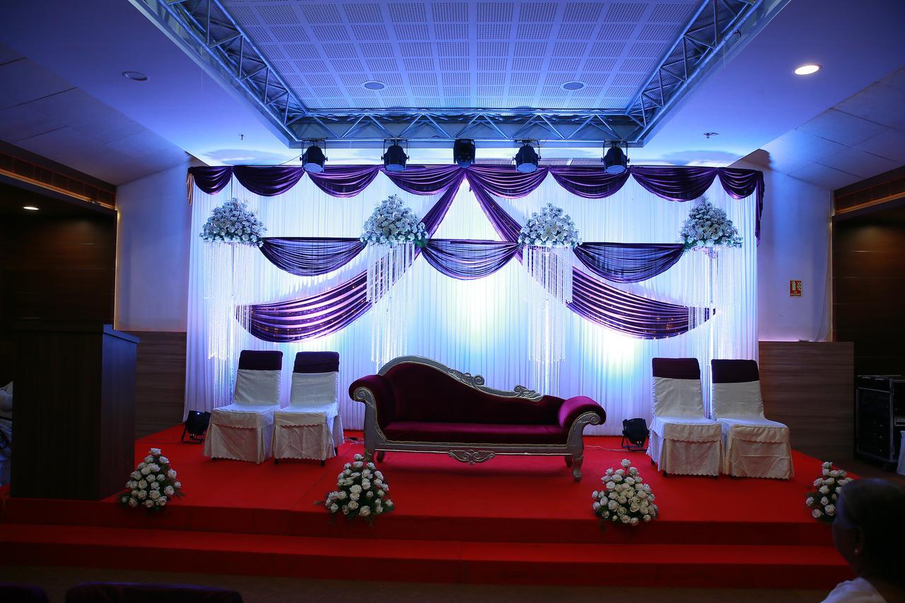 KGA Elite Continental Hotel Tiruvalla Esterno foto