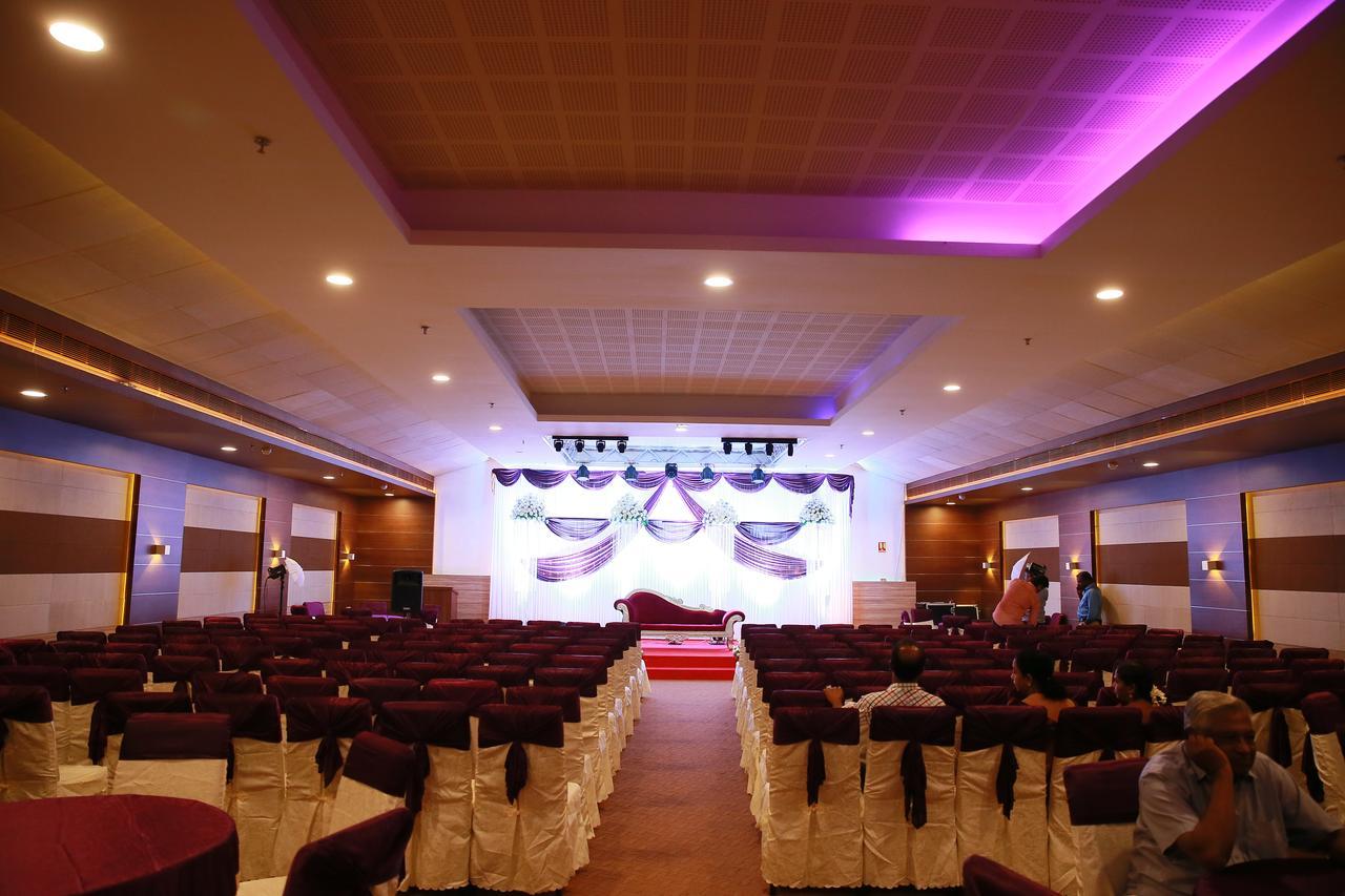 KGA Elite Continental Hotel Tiruvalla Esterno foto