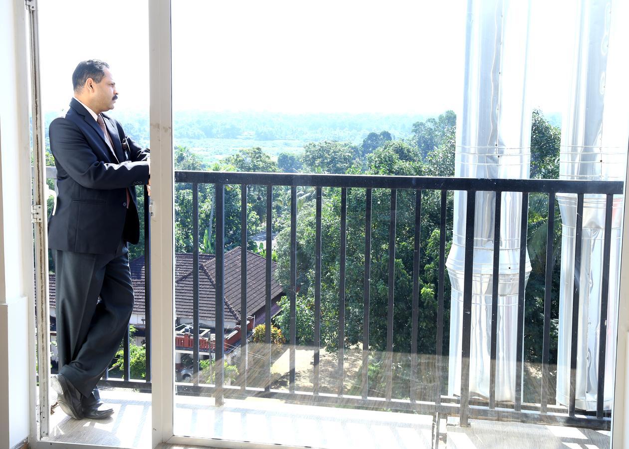 KGA Elite Continental Hotel Tiruvalla Esterno foto