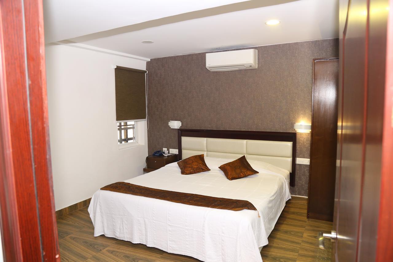 KGA Elite Continental Hotel Tiruvalla Esterno foto