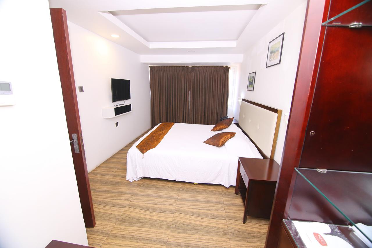 KGA Elite Continental Hotel Tiruvalla Esterno foto