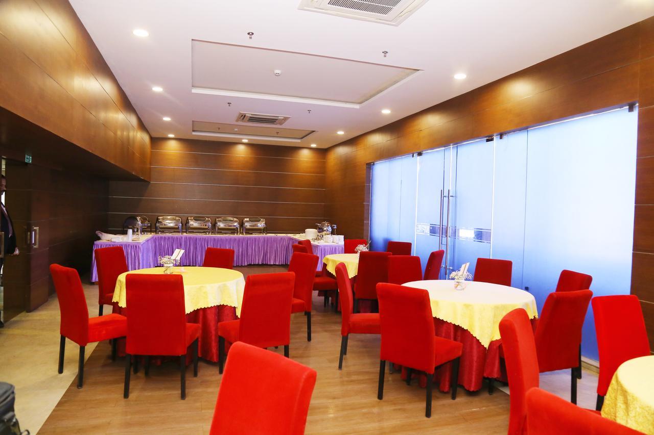 KGA Elite Continental Hotel Tiruvalla Esterno foto