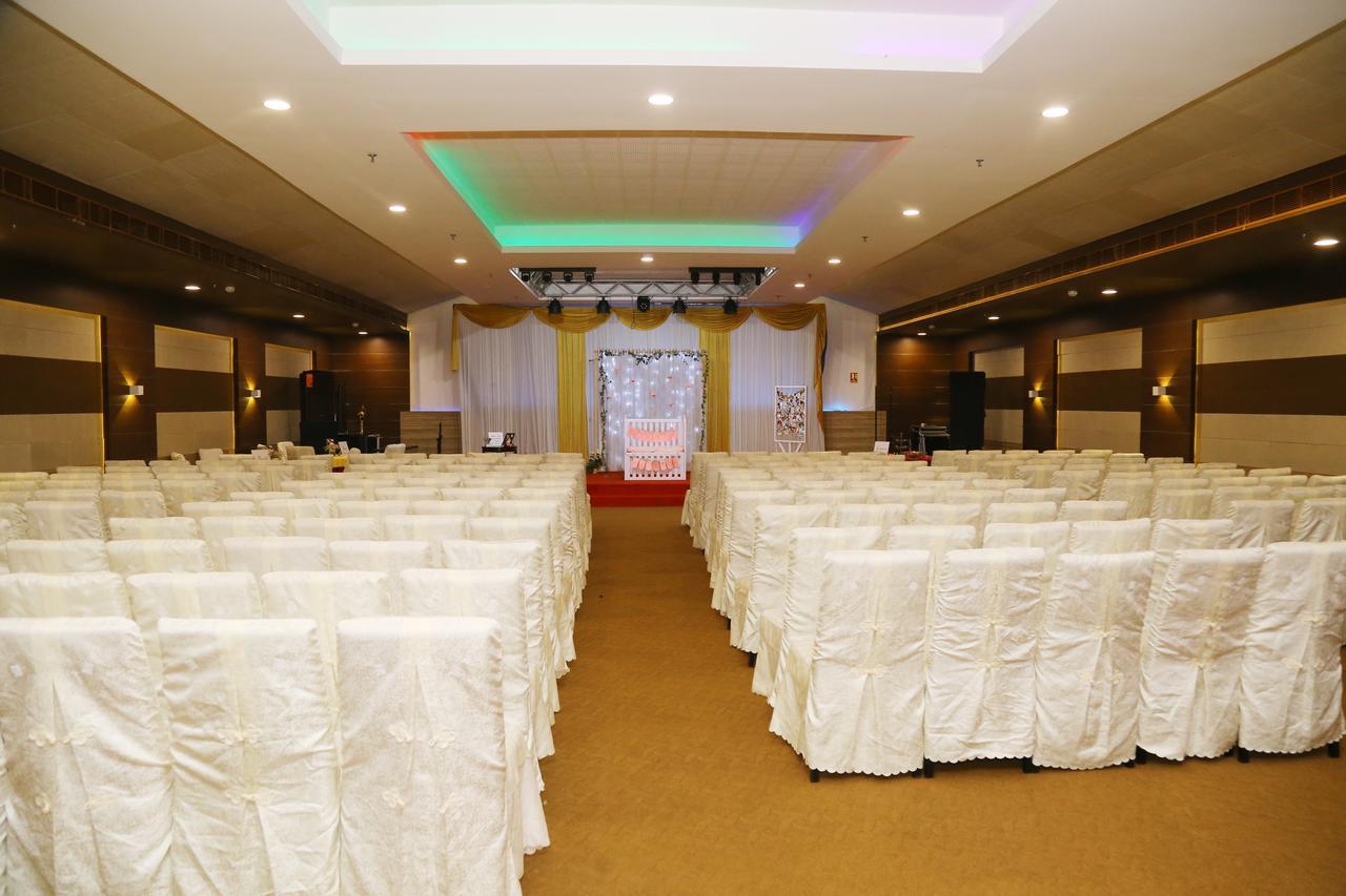 KGA Elite Continental Hotel Tiruvalla Esterno foto