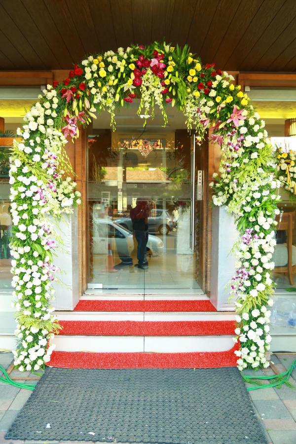 KGA Elite Continental Hotel Tiruvalla Esterno foto