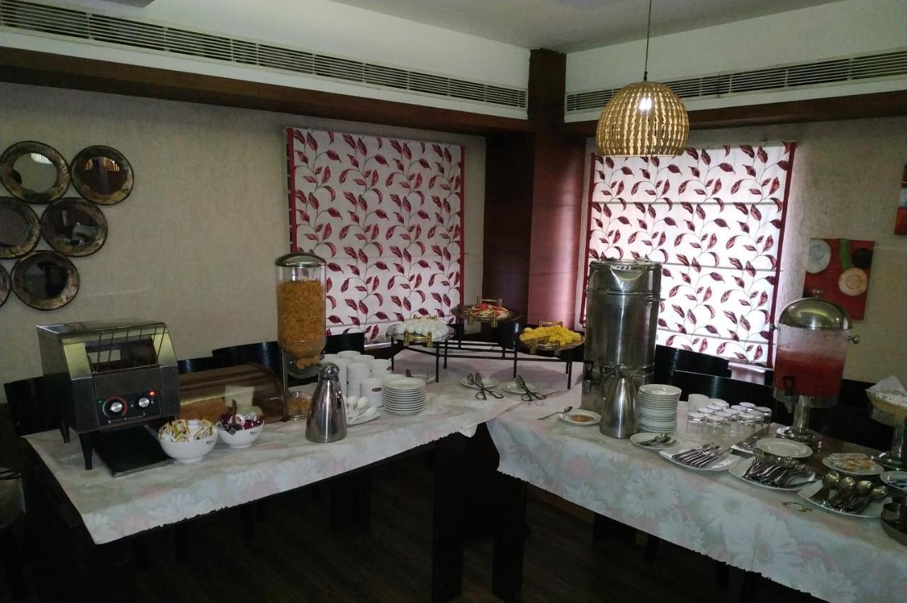 KGA Elite Continental Hotel Tiruvalla Esterno foto