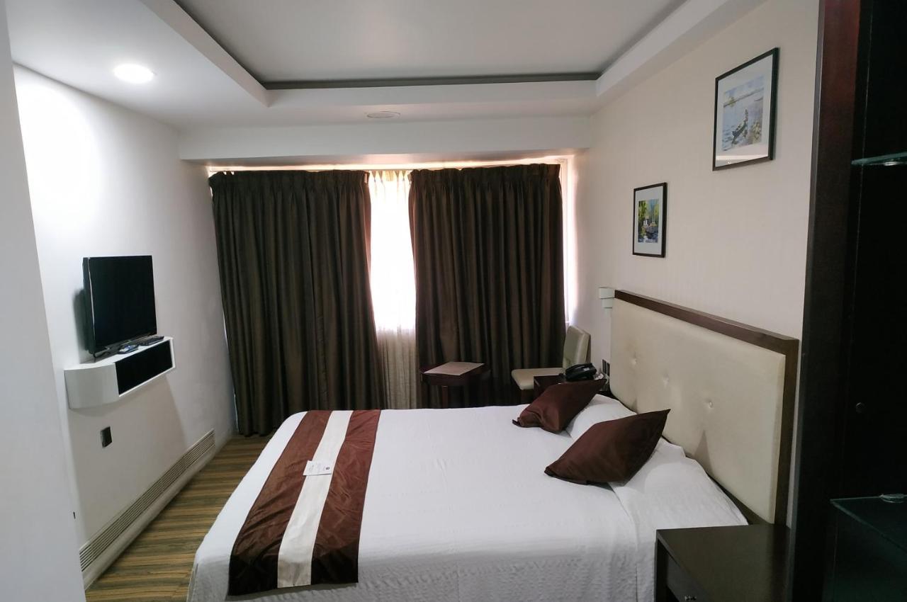 KGA Elite Continental Hotel Tiruvalla Esterno foto