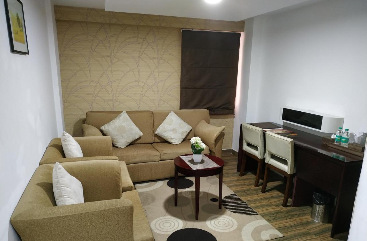 KGA Elite Continental Hotel Tiruvalla Esterno foto