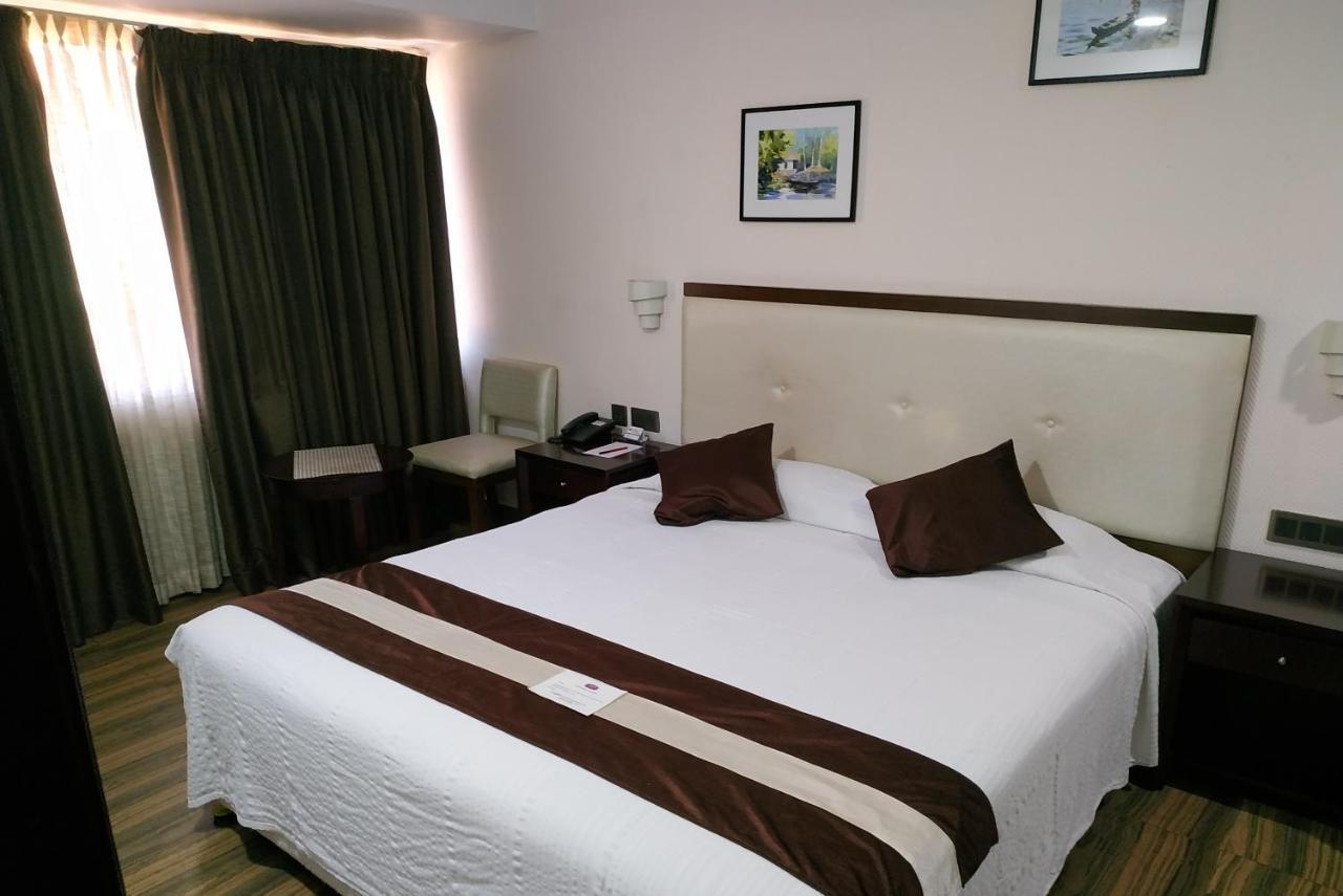 KGA Elite Continental Hotel Tiruvalla Esterno foto